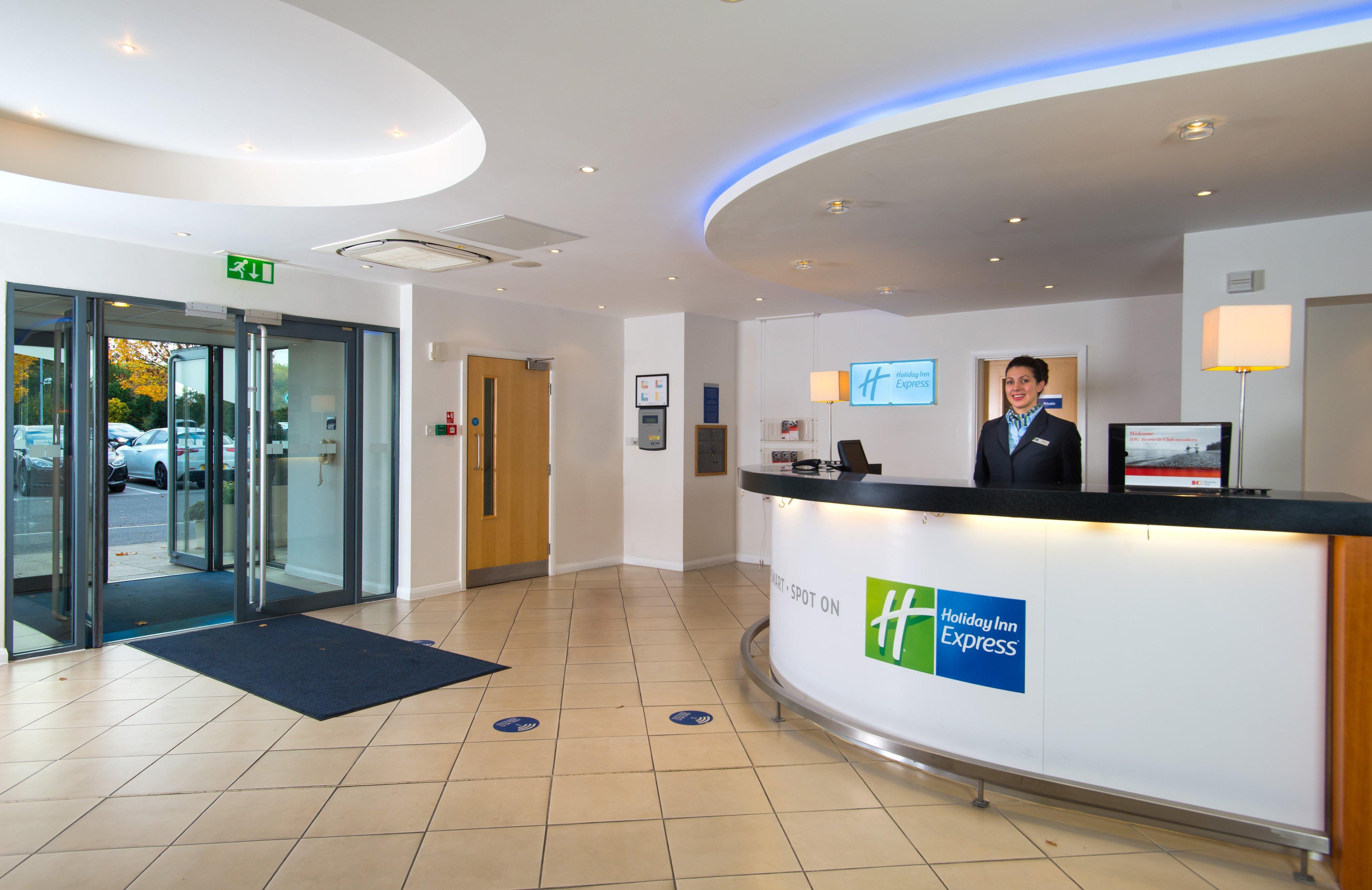 Holiday Inn Express Bedford By Ihg Exterior foto