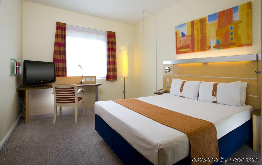 Holiday Inn Express Bedford By Ihg Exterior foto