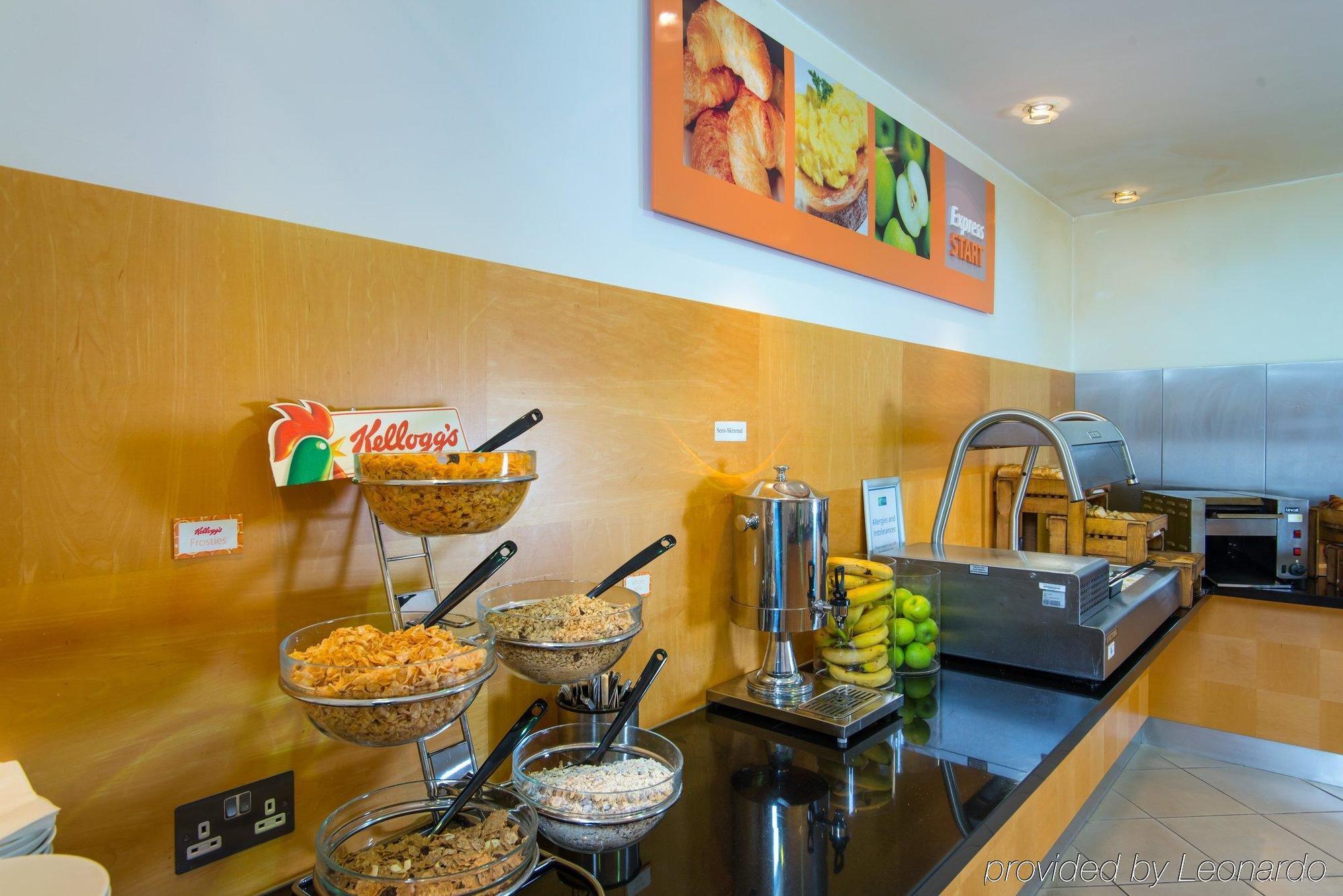 Holiday Inn Express Bedford By Ihg Exterior foto