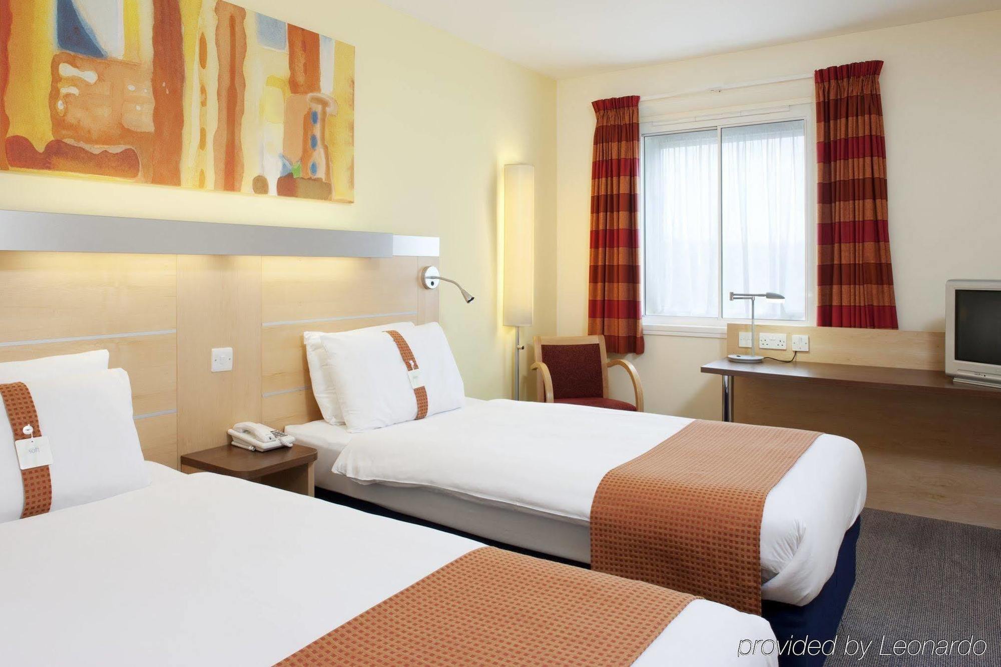 Holiday Inn Express Bedford By Ihg Exterior foto