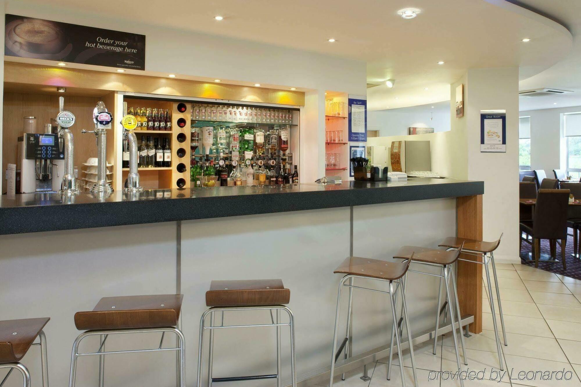 Holiday Inn Express Bedford By Ihg Exterior foto