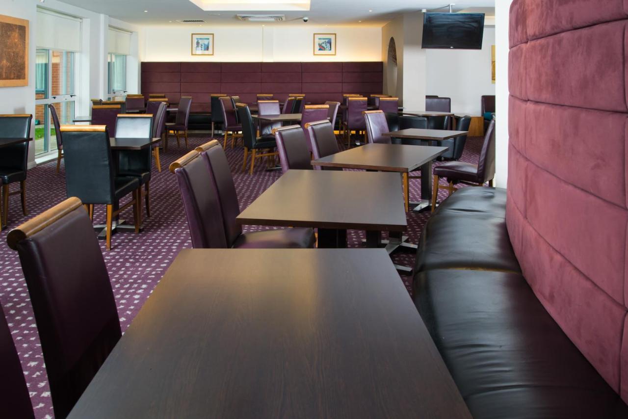 Holiday Inn Express Bedford By Ihg Exterior foto